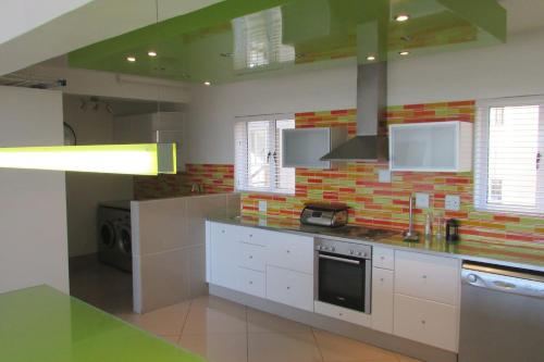 B&B Port Elizabeth - Modern 4 bedroom apartment on beachfront - Bed and Breakfast Port Elizabeth