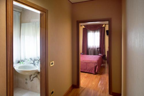 Hotel De Paris - image 11