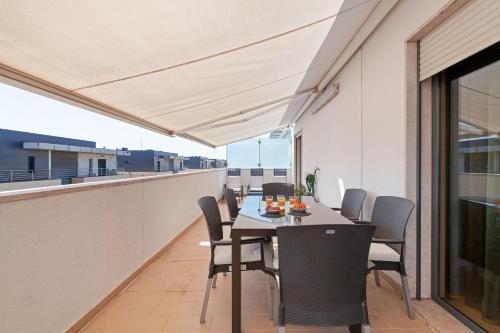  2BD w/ Huge Sunny&Shady Balcony and Hydromassage in Lissabon