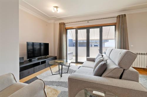  2BD w/ Huge Sunny&Shady Balcony and Hydromassage in Lissabon