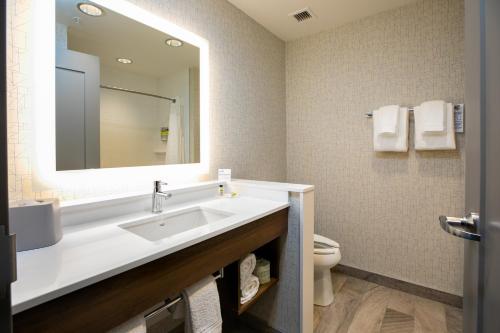 Holiday Inn Express - Lethbridge Southeast, an IHG Hotel