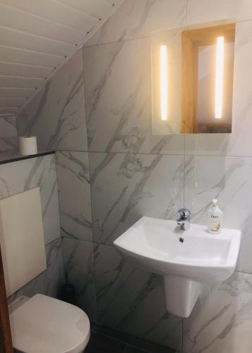 The Six Bells Hotel - image 7