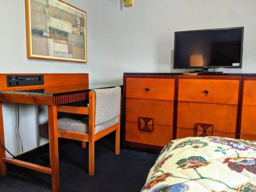 Executive Inn - image 7