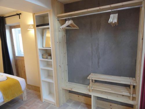 The Little Luckwell Apartment by Cliftonvalley Apartments