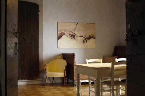 Deluxe Suite image 9