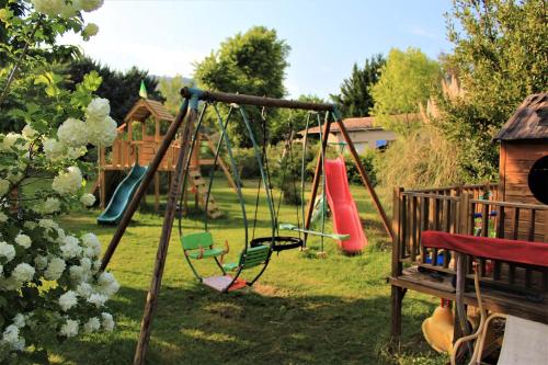 Igrišče, Gites le Pimayon in Les Quintrands