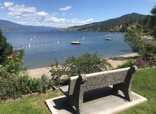 Strand, The Blue House Bed and Breakfast in Lake Country