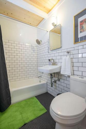 Montrose Retro Gem w/Parking, Coffee and Netflix