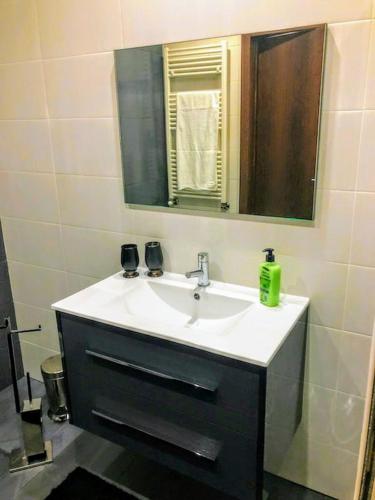  Private Modern Home, Fully Equipped 7kms to Centre in Braga