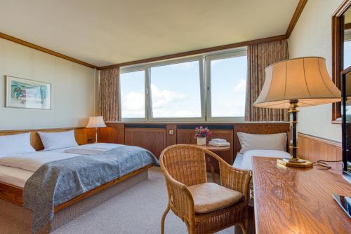 FF&E Hotel Dania - image 4