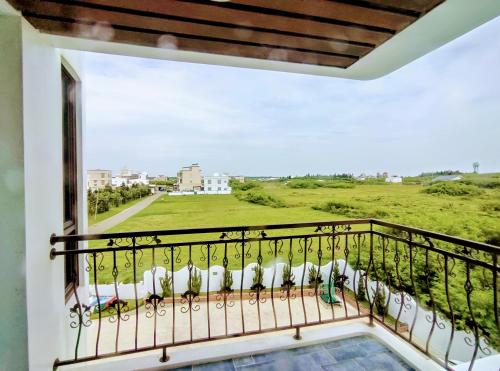 Shell Sand Homestay                                                                        near Huajhai Gucuo