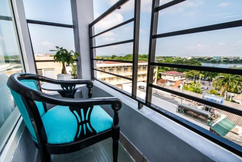 room detail thumbnail 1