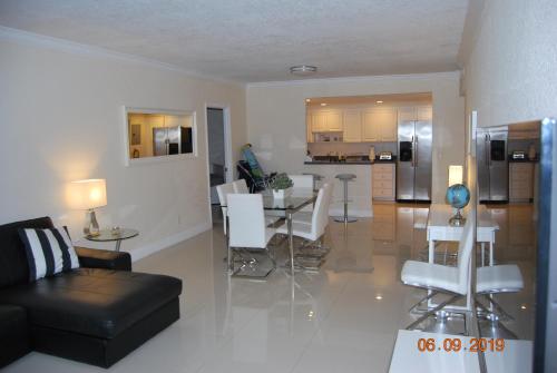 Ocean Reserve Piso 7 STR-310 in Miami Beach, USA