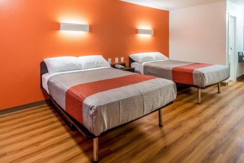 2 double beds