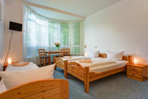 3 twin beds