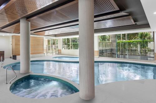 Hot tub, Meriton Suites Waterloo in Waterloo