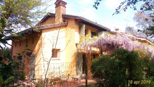 Exterior view, Il Fienile, casa vacanza in campagna con parcheggio privato e giardino privato, a 6 chilometri da Bo in Granarolo Dell'emilia