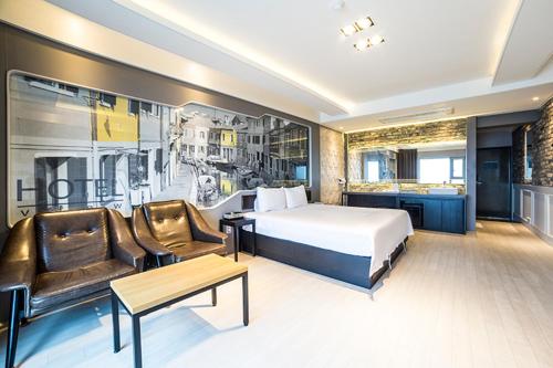 Pohang Hotel View Pohang Hotel View is conveniently located in the popular Buk-gu area. Both business travelers and tourists can enjoy the propertys facilities and services. Facilities like daily housekeeping, private