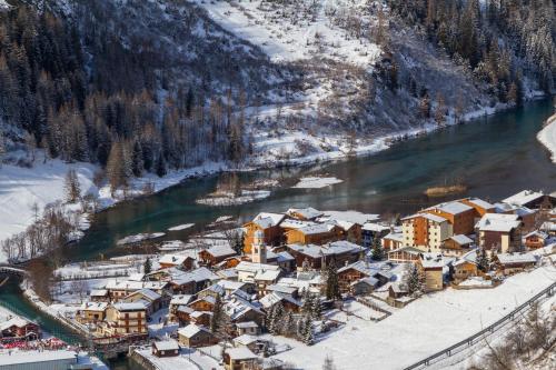 Hôtel Club MMV Les Brévières - Hotel - Tignes