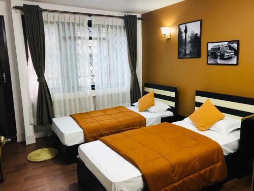 2 twin beds