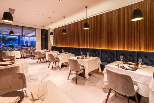 Luxury Hotel Riva - image 8
