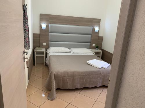 Double Room image 7