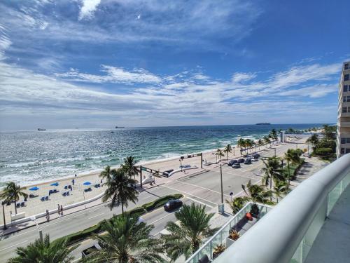 Modern Luxury Beach Hotel 1 Bedroom Corner with Views 901 - image 9