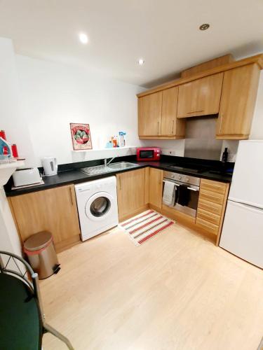 Southend Ground Floor Apartment with Parking - image 6