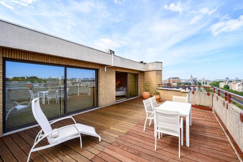 Erkély/terasz, B-Aparthotels Montgomery near Autoworld Múzeum