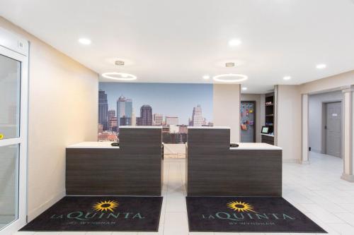 ล็อบบี้, La Quinta Inn & Suites by Wyndham Blue Springs in บลูสปริงส์ (MO)