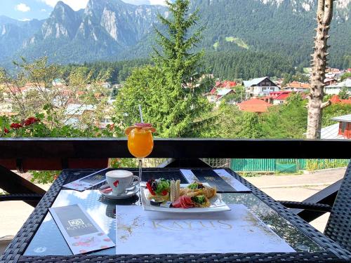 Comida y bebida, Kayus in Busteni