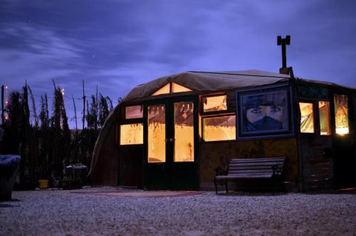 صالة مشتركة/ منطقة التلفزيون, Silent Arrow in متسفيه رامون