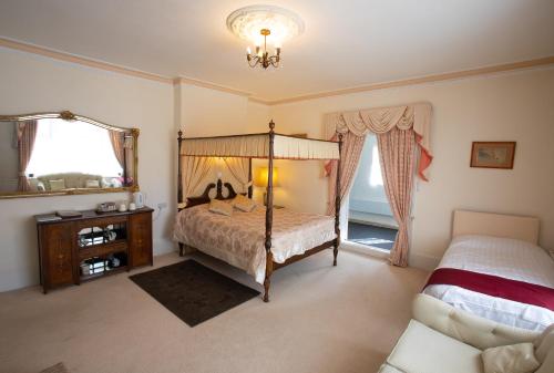 Fines Bayliwick Hotel - image 8