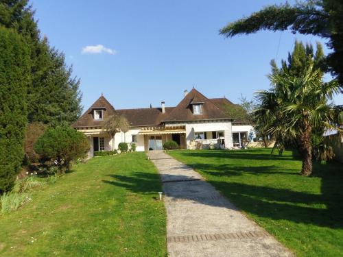 Chambres d'hôtes Le Saleix - Accommodation - Donzenac