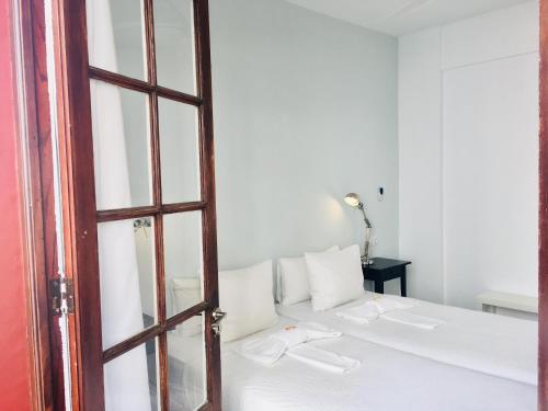 El Hotelito 27 - image 2