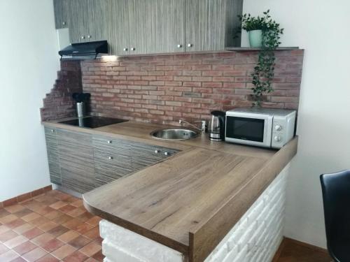 Corner Apartment - image 2