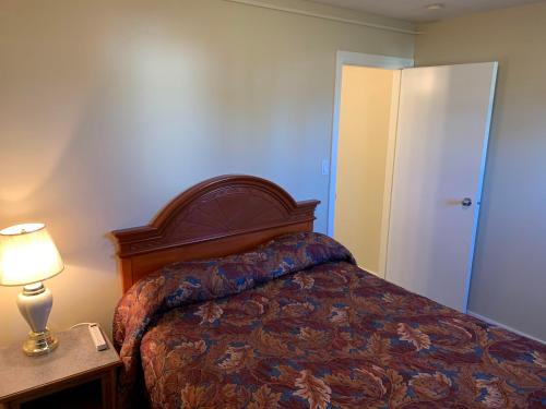 Red Deer Inn & Suites