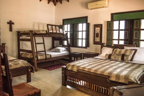 1 double bed, 4 twin beds, 2 bunk beds