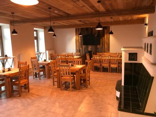 Restoran, Bezrucova Skola in Staré Hamry