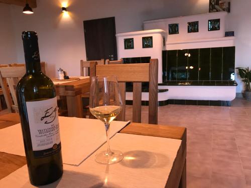 Restoran, Bezrucova Skola in Staré Hamry