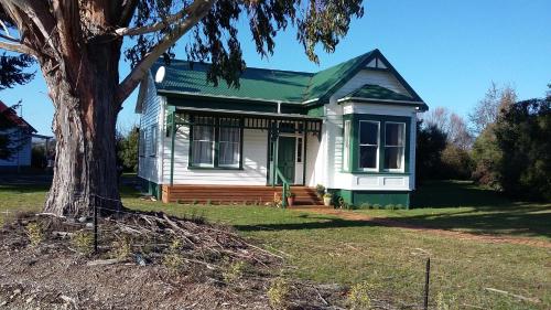 Three-Bedroom Villa (6 Adults)