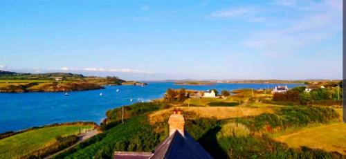 Gunpoint Lodge, Schull, West Cork with Private Pier