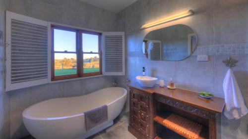 Bridle Guesthouse - Glass House Mountains