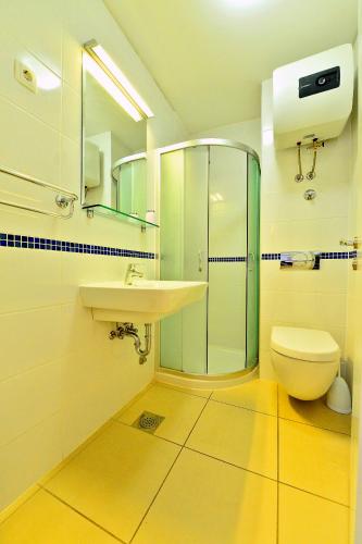 One-Bedroom Apartment with Balcony image 6