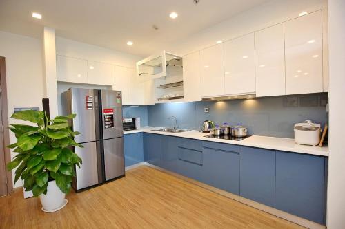Apartment with Lake View image 8