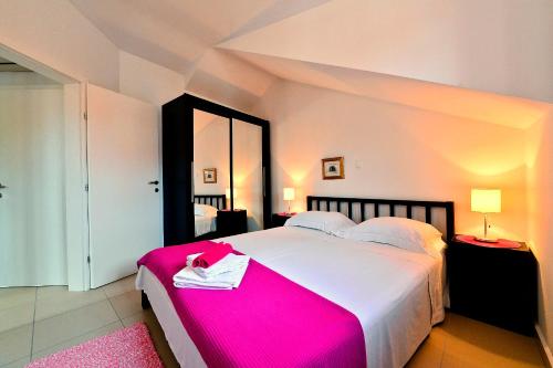 One-Bedroom Apartment image 8