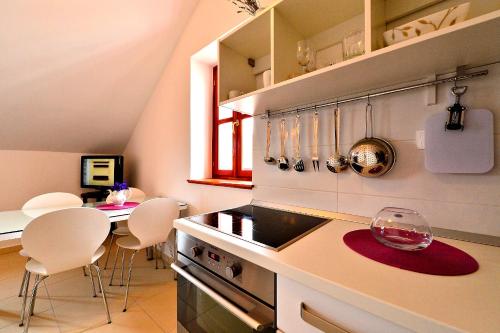 One-Bedroom Apartment image 9