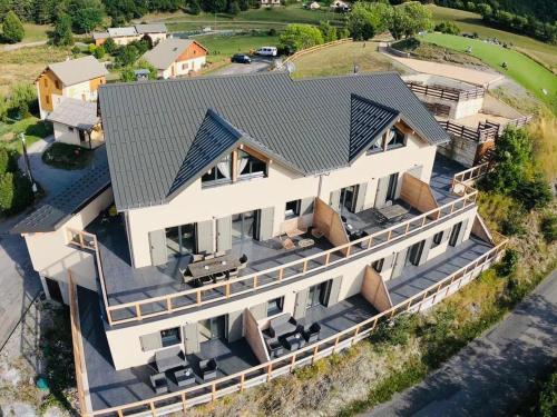 A szálláshely kívülről, ParaLodge in Saint-Vincent-les-Forts