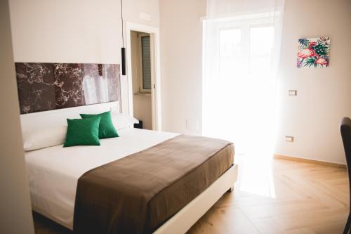Double Room with Balcony image 3