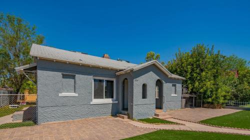 Cozy 2BR Home near Roosevelt Row by WanderJaunt